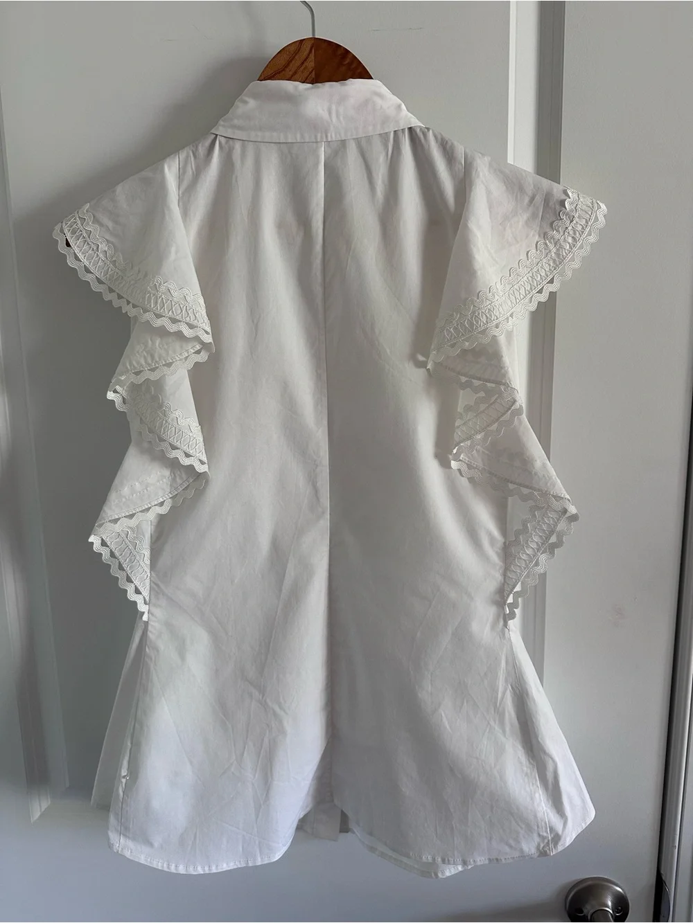 PEARL BY LELA ROSE Sleeveless Ruffle Lace-Trim Button-Front Blouse in White